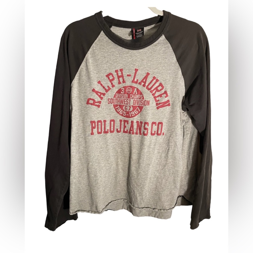 Used long sleeve tee in very good condition/ no rips stains or tears.